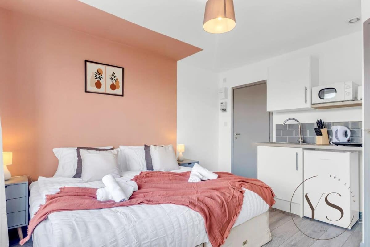 Stoke-on-Trent Sienna Longton Studio 2D - Wi-Fi, Alton Towers, Netflix מראה חיצוני תמונה