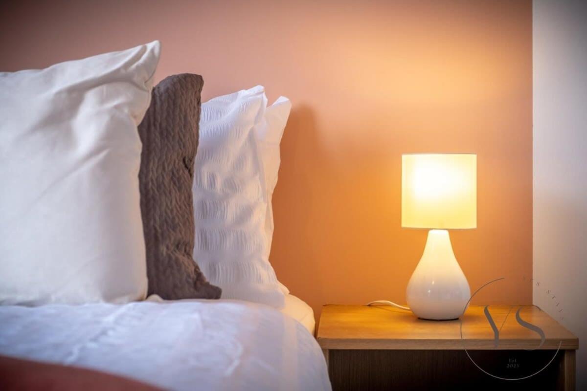 Stoke-on-Trent Sienna Longton Studio 2D - Wi-Fi, Alton Towers, Netflix מראה חיצוני תמונה
