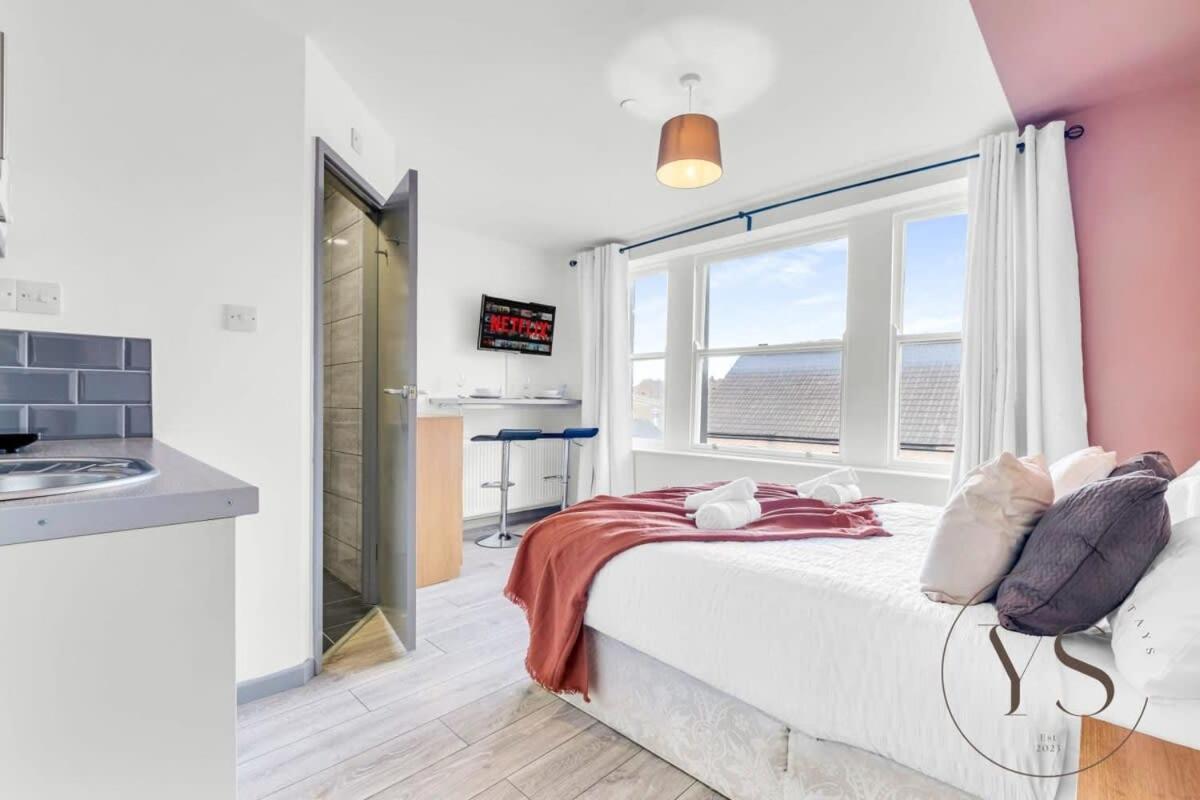 Stoke-on-Trent Sienna Longton Studio 2D - Wi-Fi, Alton Towers, Netflix מראה חיצוני תמונה