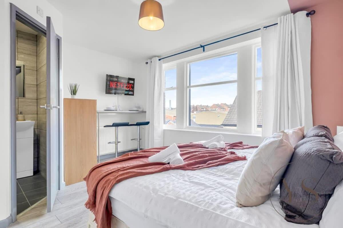 Stoke-on-Trent Sienna Longton Studio 2D - Wi-Fi, Alton Towers, Netflix מראה חיצוני תמונה