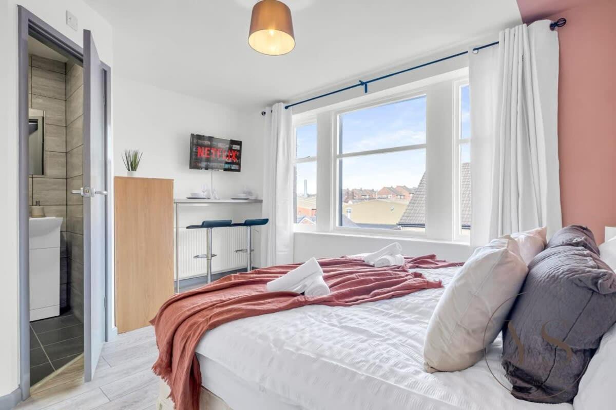 Stoke-on-Trent Sienna Longton Studio 2D - Wi-Fi, Alton Towers, Netflix מראה חיצוני תמונה