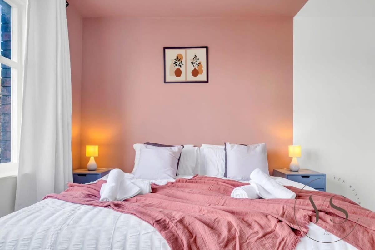 Stoke-on-Trent Sienna Longton Studio 2D - Wi-Fi, Alton Towers, Netflix מראה חיצוני תמונה