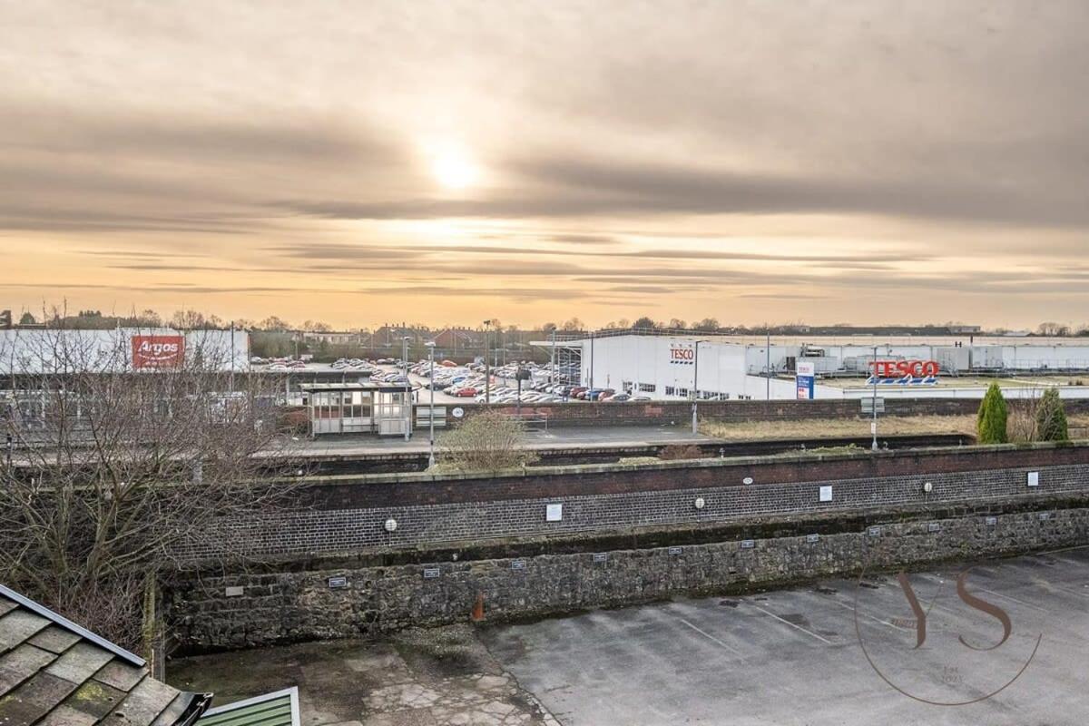 Stoke-on-Trent Sienna Longton Studio 2D - Wi-Fi, Alton Towers, Netflix מראה חיצוני תמונה